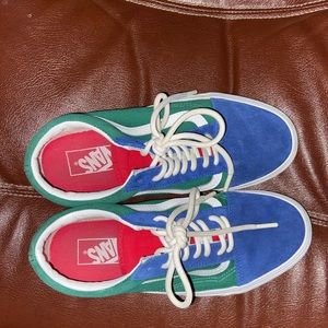 Selling because I don’t have anything to match with them. Only wore 3 times.